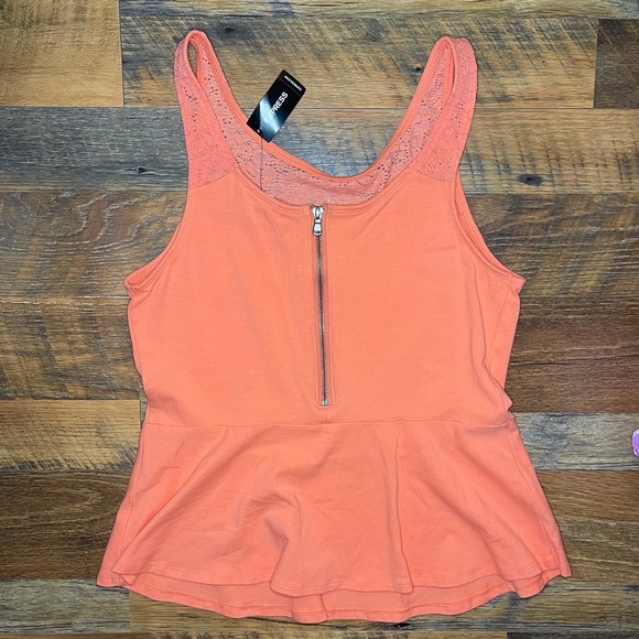Express Coral Peplum Top NWT - Picture 3 of 3